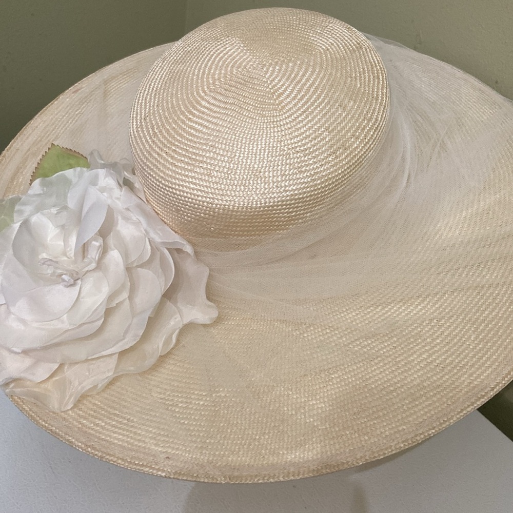 Gorgeous Eggshell Natural Straw Hat - image 1